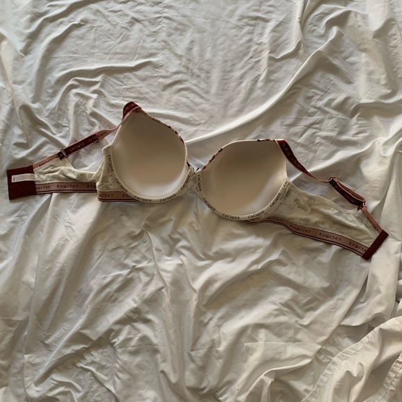 44D Cacique Bra - Picture 5 of 10